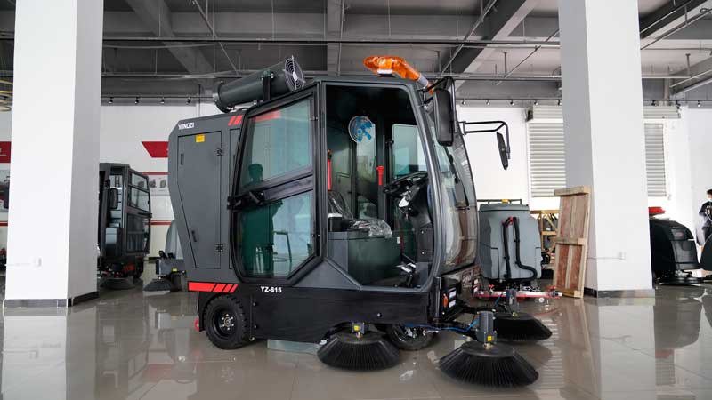 一臺(tái)小型清掃車大概多少錢？都有哪些功能？