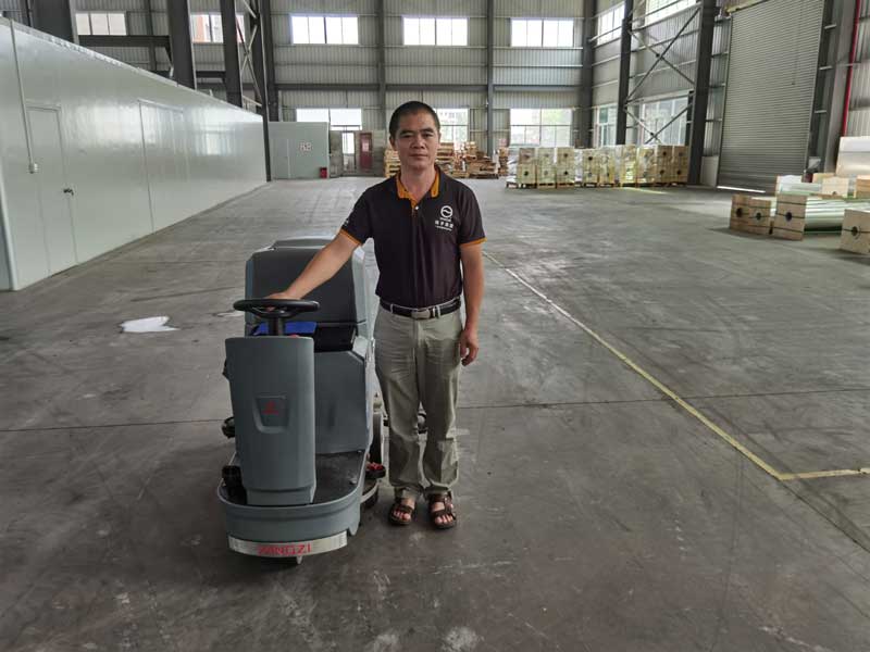 如何選擇工業洗地機 如何選擇工業洗地機